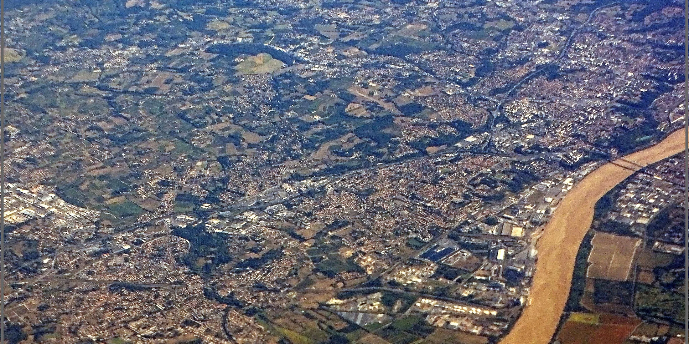 Vue aérienne de Bordeaux Métropole et de la Garonne, secteur d’intervention pour nos projets de terrasse bois