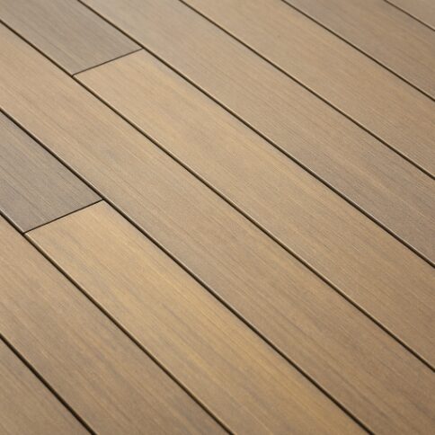 lame de bois en composite pour une terrasse à Saint Seurin